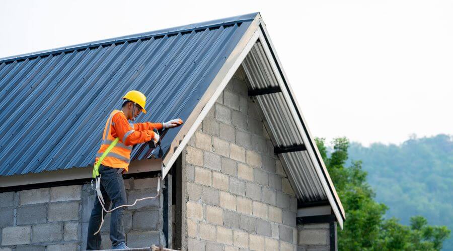 Professional residential roofers in Williams, OR